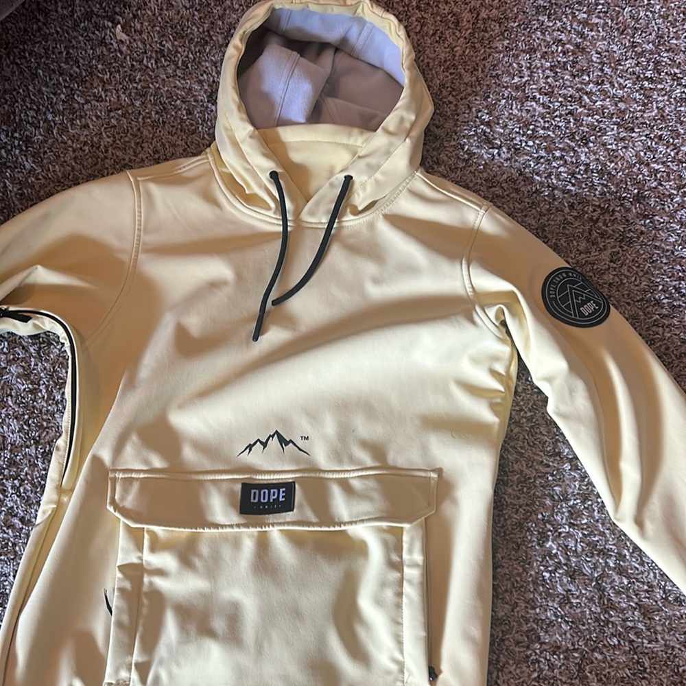 Dope snow ski or snowboard jacket pastel yellow only worn a few times